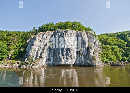 Donau mit Weltenburg Narrows im Sonnenlicht, Kelheim, Bayern, Deutschland, Europa Stockfoto