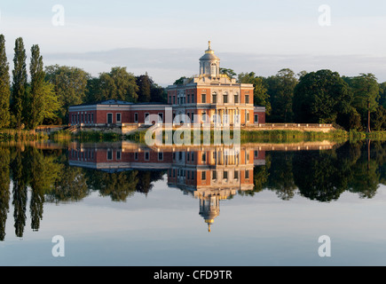 Heiliger See zu sehen, mit Marmor-Palast im Hintergrund, Neuer Garten, Potsdam, Land Brandenburg, Deutschland Stockfoto