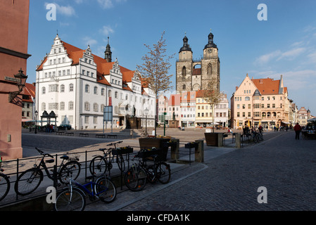 Marktplatz mit Rathaus und Pfarrkirche St. Mary, Lutherstadt Wittenberg, Sachsen-Anhalt, Deutschland Stockfoto