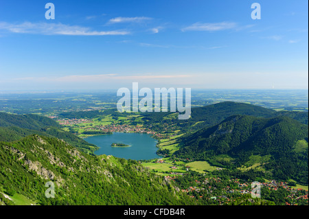 Blick zum See Schliersee mit Insel Woerth, Schliersee, Brecherspitz, Mangfall Bergen, Bayerische Voralpen, Oberbayern, Germa Stockfoto