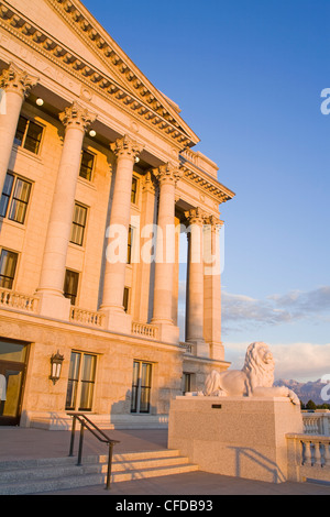 Löwe Skulptur auf dem State Capitol Building, Salt Lake City, Utah, Vereinigte Staaten von Amerika, Stockfoto