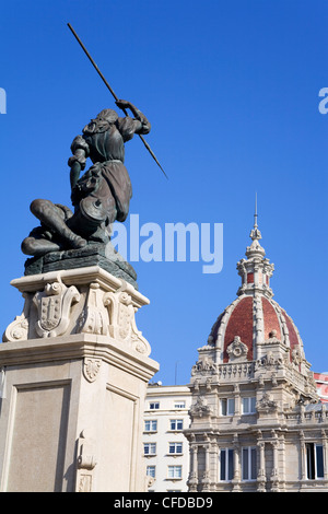 Statue der Maria Pita und Palacio Municipal (Rathaus), Plaza de María Pita, Stadt La Coruna, Galicien, Spanien, Europa Stockfoto