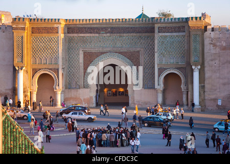 Platzieren Sie el Hedim, Bab Mansour, Meknes, UNESCO-Weltkulturerbe, Marokko, Nordafrika, Afrika Stockfoto