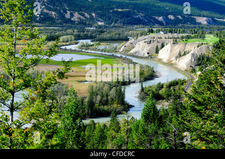 Die Bahn entlang des Columbia Rivers Feuchtgebiete in der Nähe von Radium Hot Springs, Britisch-Kolumbien, Kanada Stockfoto