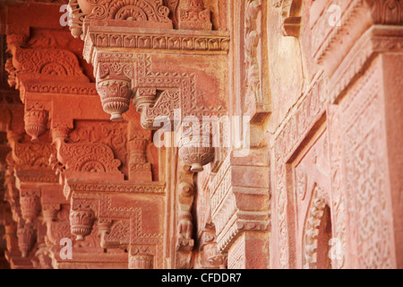 Schnitzereien auf Birbal Bhavan, Fatehpur Sikri, UNESCO-Weltkulturerbe, Uttar Pradesh, Indien, Asien Stockfoto