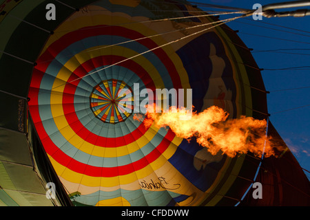 Niedrigen Winkel Einblick in einem Heißluftballon, Ballons Mallorca, Mallorca, Balearen, Spanien, Europa Stockfoto