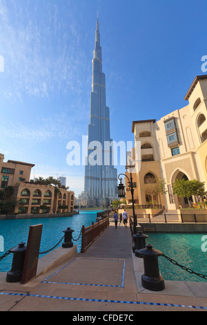 Burj Khalifa und das Palace Hotel, Innenstadt, Dubai, Vereinigte Arabische Emirate, Naher Osten Stockfoto