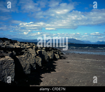 Loch Carron und die Applecross Berge aus Rubha Ardnish Strand Breakish Broadford Isle Of Skye Schottland Stockfoto