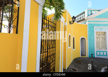 Bunte Häuser rund um Sao Frei Pedro Goncalves Square, Joao Pessoa Paraiba, Brasilien, Brasil Stockfoto