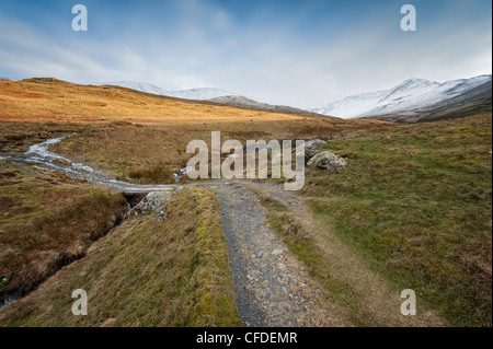 Ein remote Trail in Richtung Skiddaw im Lake District. Stockfoto
