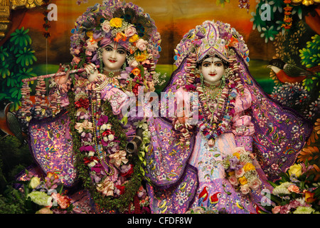 Krishna und Rada Statuen in Bhaktivedanta Manor ISKCON (Hare Krishna) Tempel, Watford, Hertfordshire, England, Vereinigtes Königreich Stockfoto