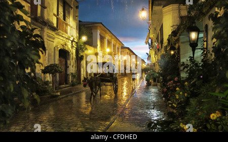 Regnerischen Nacht in Vigan, einer spanischen Kolonialstadt in Ilocos, Vigan, Insel Luzon, Philippinen, Asien Stockfoto