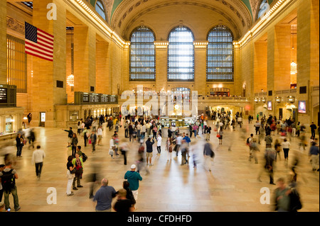 Menschen in der Halle der Grand Central Station, Manhattan, New York, USA, Amerika Stockfoto