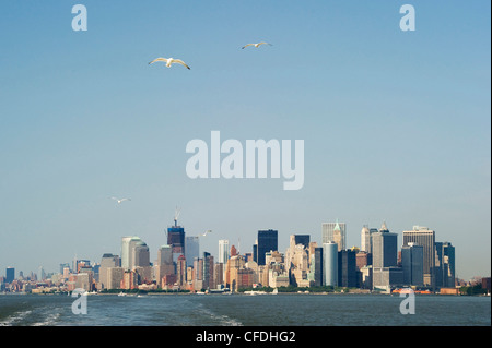 Manhattan Skyline aus Staten Island Ferry, Manhattan, New York, USA, Amerika gesehen Stockfoto