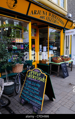 Arjuna Wholefoods Shop, Mill Road, Cambridge, England, UK Stockfoto