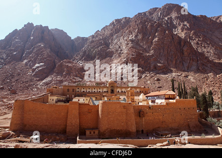 Die weltweit älteste christliche Kloster steht unter Mount Sinai, Katharinenkloster, Sinai-Halbinsel, Ägypten Stockfoto