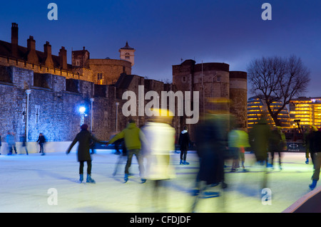 Eislaufen im Winter, Tower of London, London, England, Vereinigtes Königreich, Europa Stockfoto