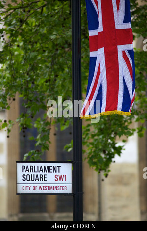 Union Jack Flagge fliegt in Parliament Square, während der Ehe von Prinz William, Kate Middleton, London, England, UK Stockfoto