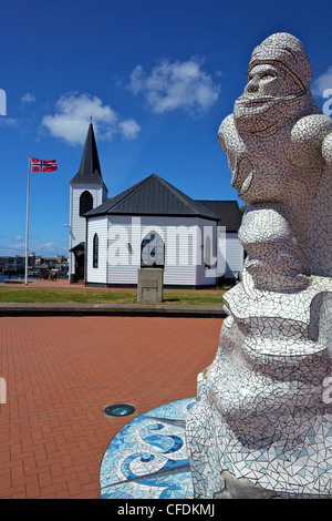 Captain Scott Memorial Statue, norwegische Kirche, Bucht von Cardiff, Cardiff, South Glamorgan, Südwales, Wales, Vereinigtes Königreich Stockfoto