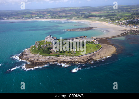 Luftaufnahme von St. Michaels Mount, Penzance, Lands End Halbinsel, West Penwith, Cornwall, England, Vereinigtes Königreich, Europa Stockfoto