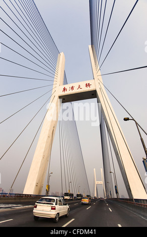 Nanpu-Brücke über den Fluss Huangpu, Shanghai, China, Asien Stockfoto