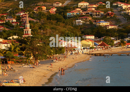 Strand und Kirche, Grande Anse, Les Anses d'Arlet, Martinique, Windward Islands, West Indies, Caribbean Stockfoto