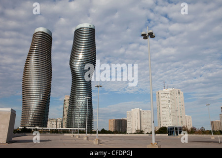 Absolute Türme, Eigentumswohnungen, bekannt als "The Marilyn Monroe" Towers, Mississauga, Kanada Stockfoto