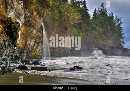 Mystischen Strand fällt, Juan de Fuca Provincial Park, Süd-West Vancouver Island, British Columbia, Kanada Stockfoto