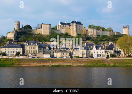 La Vienne River und Chateau de Chinon, Indre et Loire, Frankreich, Europa Stockfoto