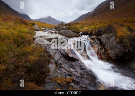 Einem stimmungsvollen Herbstmorgen im Glen Rosa auf der Isle of Arran, Schottland, Vereinigtes Königreich, Europa Stockfoto