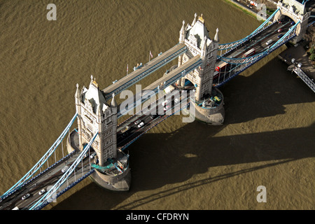 Luftaufnahme der Tower Bridge in London, Großbritannien Stockfoto