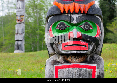 Memorial Totempfähle Namgis Bestattung Gelände Alert Stockfoto