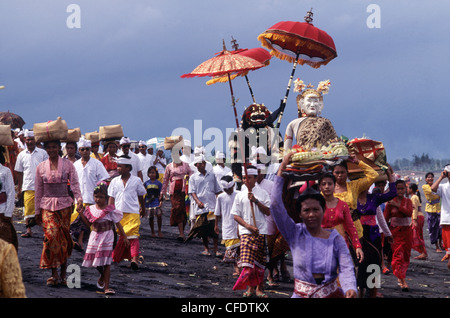 Melasti, eine Reinigungszeremonie in Bali, Indonesien, Südostasien, Asien Stockfoto