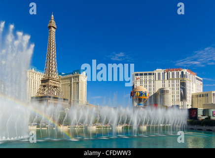 Regenbogen durch die tanzenden Wasserspiele des Bellagio Hotel, Strip, Las Vegas Boulevard South, Las Vegas, Nevada, USA Stockfoto