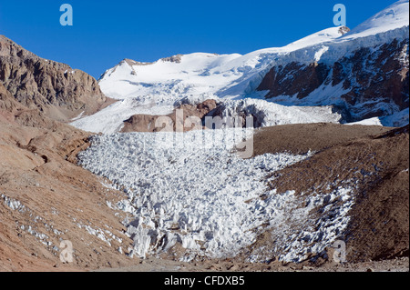 Gletscher in der Nähe von Plaza de Mulas Basecamp, Aconcagua Provincial Park, Anden Berge, Argentinien, Südamerika Stockfoto