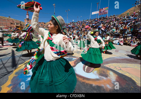 Frauen tanzen, Anata Andina Harvest Festival, Karneval, Oruro, Bolivien, Südamerika Stockfoto