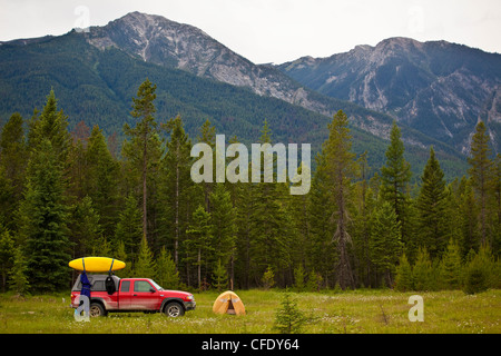Kajak und camping in Kootenay National Park, Britisch-Kolumbien, Kanada Stockfoto