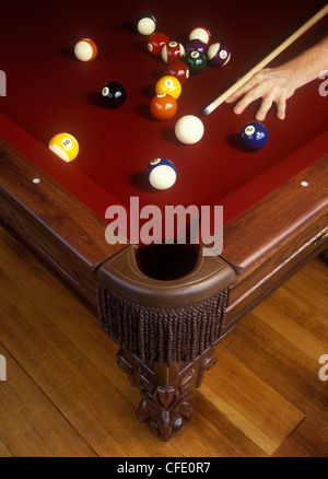 Mann, Billard spielen Stockfoto