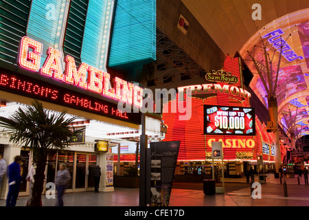 Neon Schilder auf Fremont Street, Las Vegas, Nevada, Vereinigte Staaten von Amerika, Stockfoto