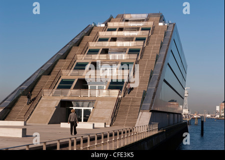 Bürogebäude Dockland gebaut 2005 von Hadi Teherani, Hamburg Altona, Deutschland Stockfoto