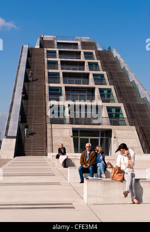 Bürogebäude Dockland gebaut 2005 von Hadi Teherani, Hamburg Altona, Deutschland Stockfoto