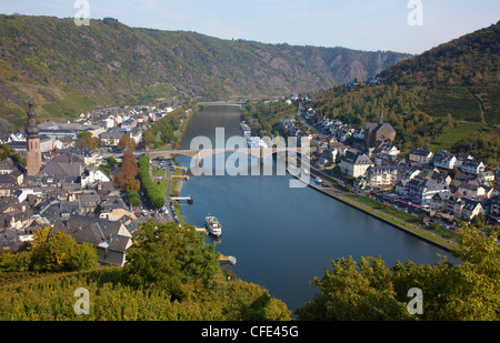 Blick vom Schloss auf die Stadt und Mosel, Cochem, Rheinland-Pfalz, Deutschland, Europa Stockfoto