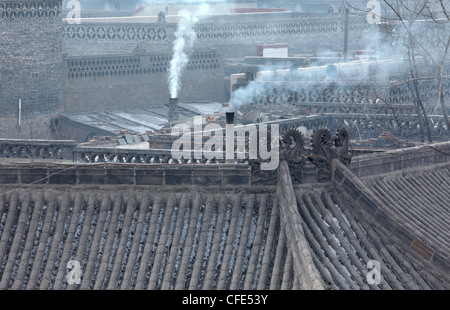 Dach, Rauch, Luftverschmutzung, Pingyao, Altstadt der Qing-Dynastie, Provinz Shanxi, China Stockfoto