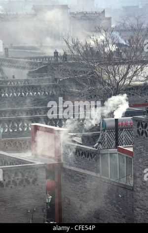 Dach, Rauch, Luftverschmutzung, Pingyao, Altstadt der Qing-Dynastie, Provinz Shanxi, China Stockfoto