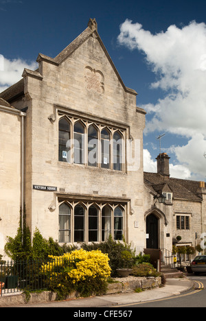 UK, Gloucestershire, Stroud, Painswick, Victoria Square, Rathaus, gegenüber der alten Stockhouse, Arbeitshaus, Blindhouse freie Schule Stockfoto