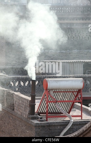 Dach, Rauch, Luftverschmutzung, Pingyao, Altstadt der Qing-Dynastie, Provinz Shanxi, China Stockfoto