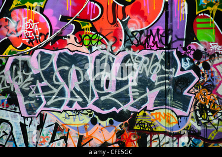 Graffiti, Graffiti, Zeichnungen, Sprühfarbe, Bereich verwendet für Skate Boarding, London Thames South Bank, Vereinigtes Königreich Stockfoto