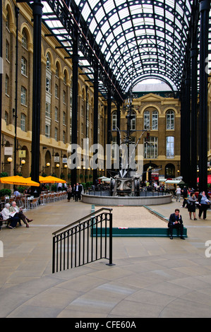 Hayes Wharf Galleria, renovierten Gebäude, ehemaligen Docks, Kais für Schiff entladen vom alten englischen Kolonien, London, UK Stockfoto