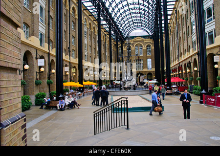 Hayes Wharf Galleria, renovierten Gebäude, ehemaligen Docks, Kais für Schiff entladen vom alten englischen Kolonien, London, UK Stockfoto