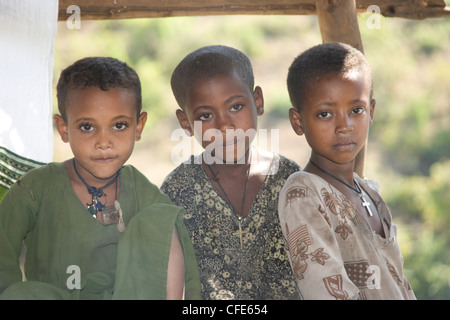 Äthiopische Mädchen bei einem Kaffee stall nur Abve Tis Isat Blue Nile fällt in der Nähe von Bahir Dar in Äthiopien Stockfoto